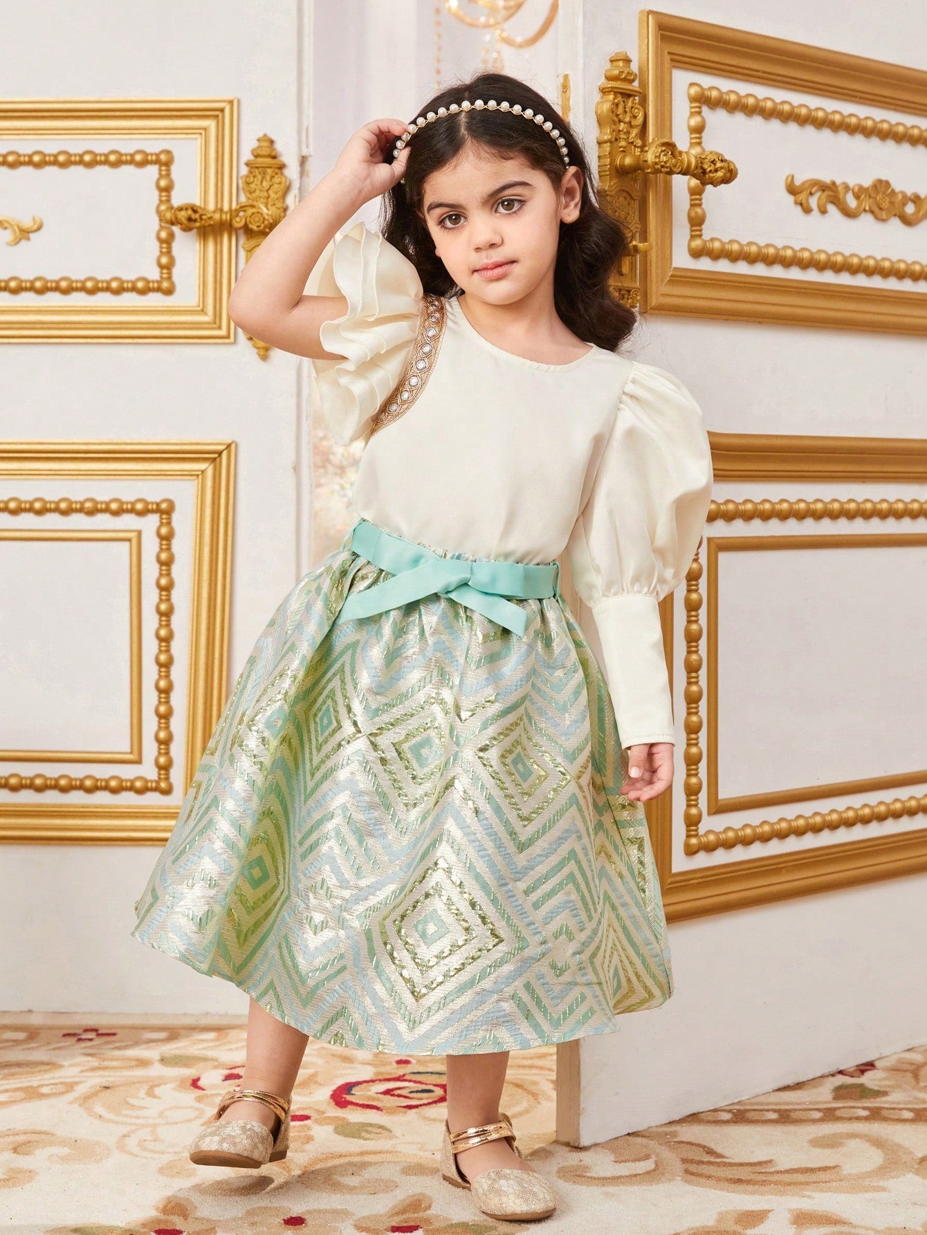 Young Girl Gorgeous Round Neck Ruffled Blouse And Skirt Set