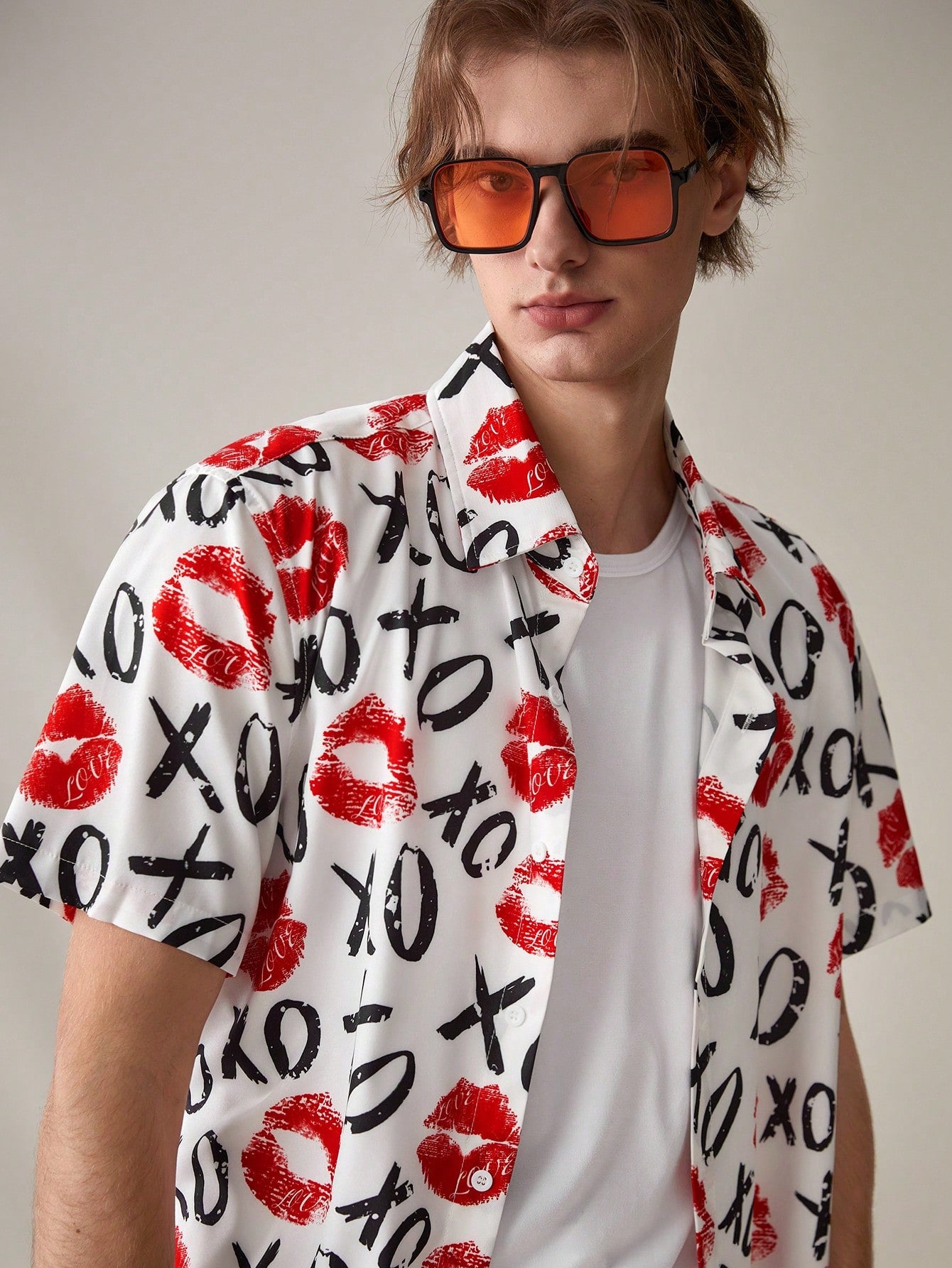 Men's Lip & Letter Print Short Sleeve Shirt